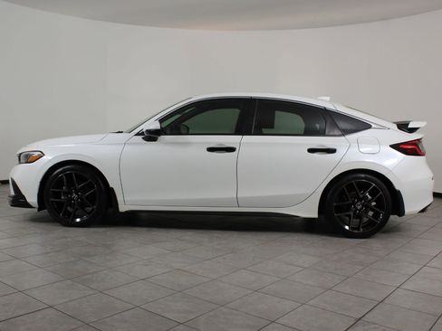 Used 2024 Honda Civic Sport Touring image 2