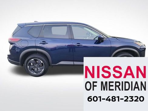 Used 2024 Nissan Rogue SV image 6