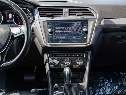 Used 2019 Volkswagen Tiguan SE w/ Panoramic Sunroof Package FWD image 13