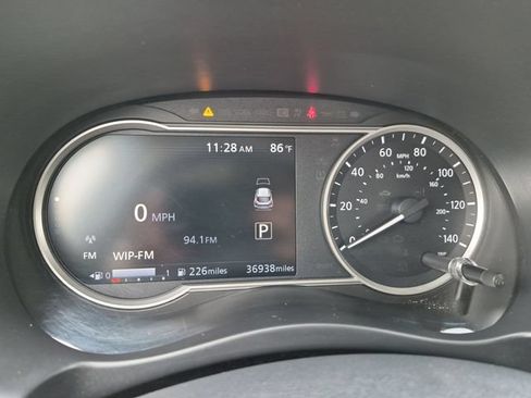 Used 2019 Nissan Kicks FWD image 13