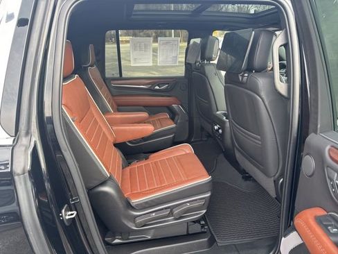 Used 2023 GMC Yukon XL Denali Ultimate image 38