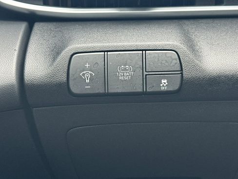 Used 2025 Hyundai Elantra Blue image 28