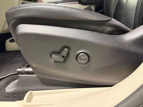 Used 2022 Chrysler Pacifica Touring-L FWD image 15