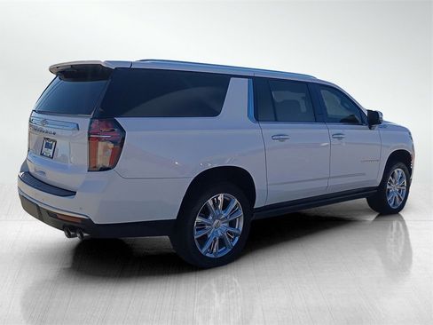 Used 2022 Chevrolet Suburban High Country w/ Premium Package image 5