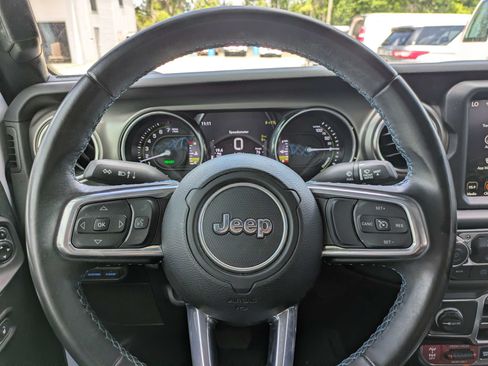 Used 2022 Jeep Wrangler Unlimited Rubicon 4xe AWD/4WD image 18