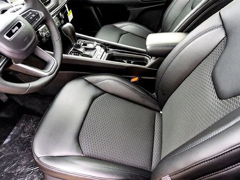 New 2026 Jeep Compass Latitude image 10