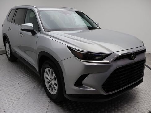 Certified 2025 Toyota Grand Highlander FWD image 6