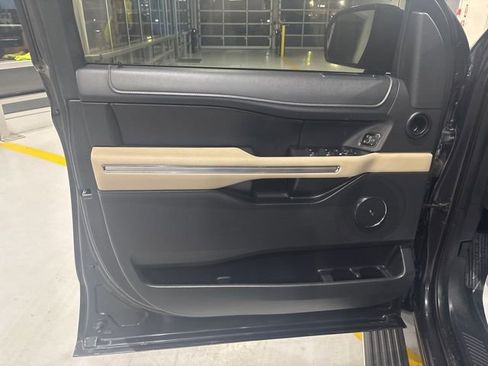 Used 2023 Ford Expedition Limited image 15