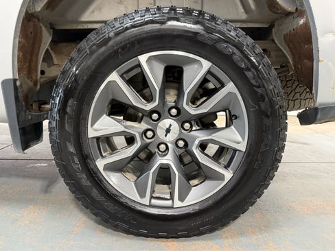 Used 2019 Chevrolet Silverado 1500 LT w/ All-Star Edition AWD/4WD image 9