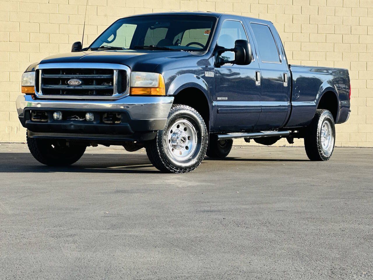 Used 2001 Ford F350 XLT AWD/4WD image 3