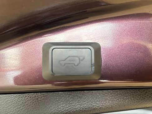 Used 2018 Toyota RAV4 XLE AWD/4WD image 24