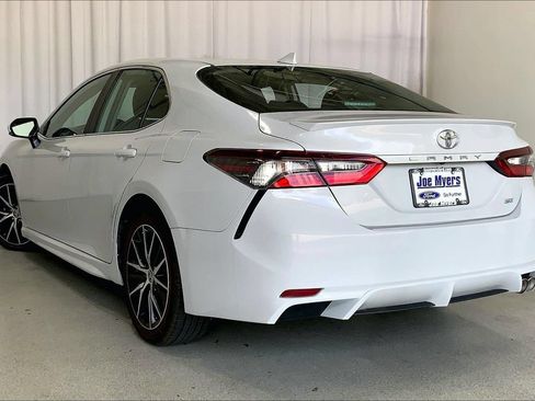 Used 2024 Toyota Camry SE FWD image 5