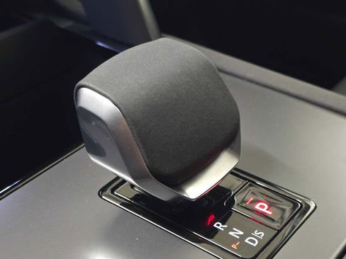 Certified 2025 Land Rover Discovery Sport S image 28