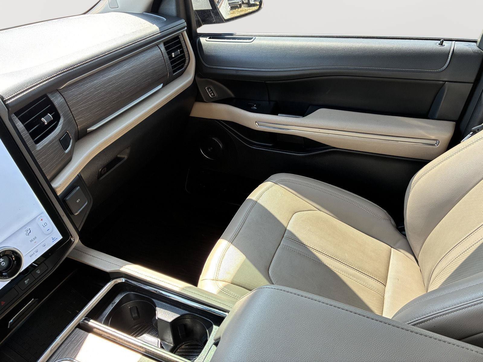 Used 2022 Ford Expedition Max Limited RWD image 13