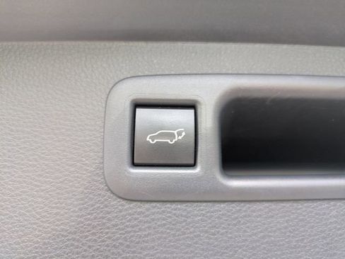 Used 2023 Toyota Highlander LE FWD image 14