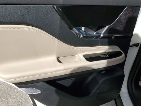 New 2026 Lincoln Corsair Reserve FWD image 9