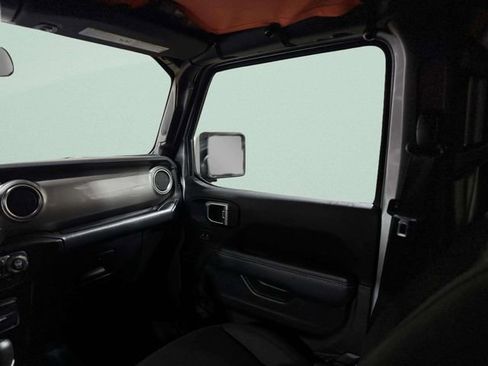 Used 2020 Jeep Wrangler Unlimited Sahara image 13