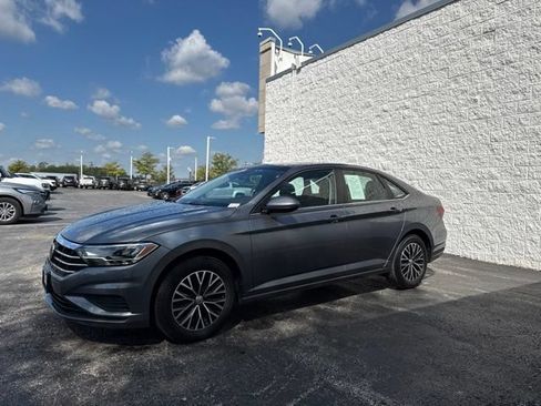 Used 2019 Volkswagen Jetta SE w/ Cold Weather Package FWD image 3