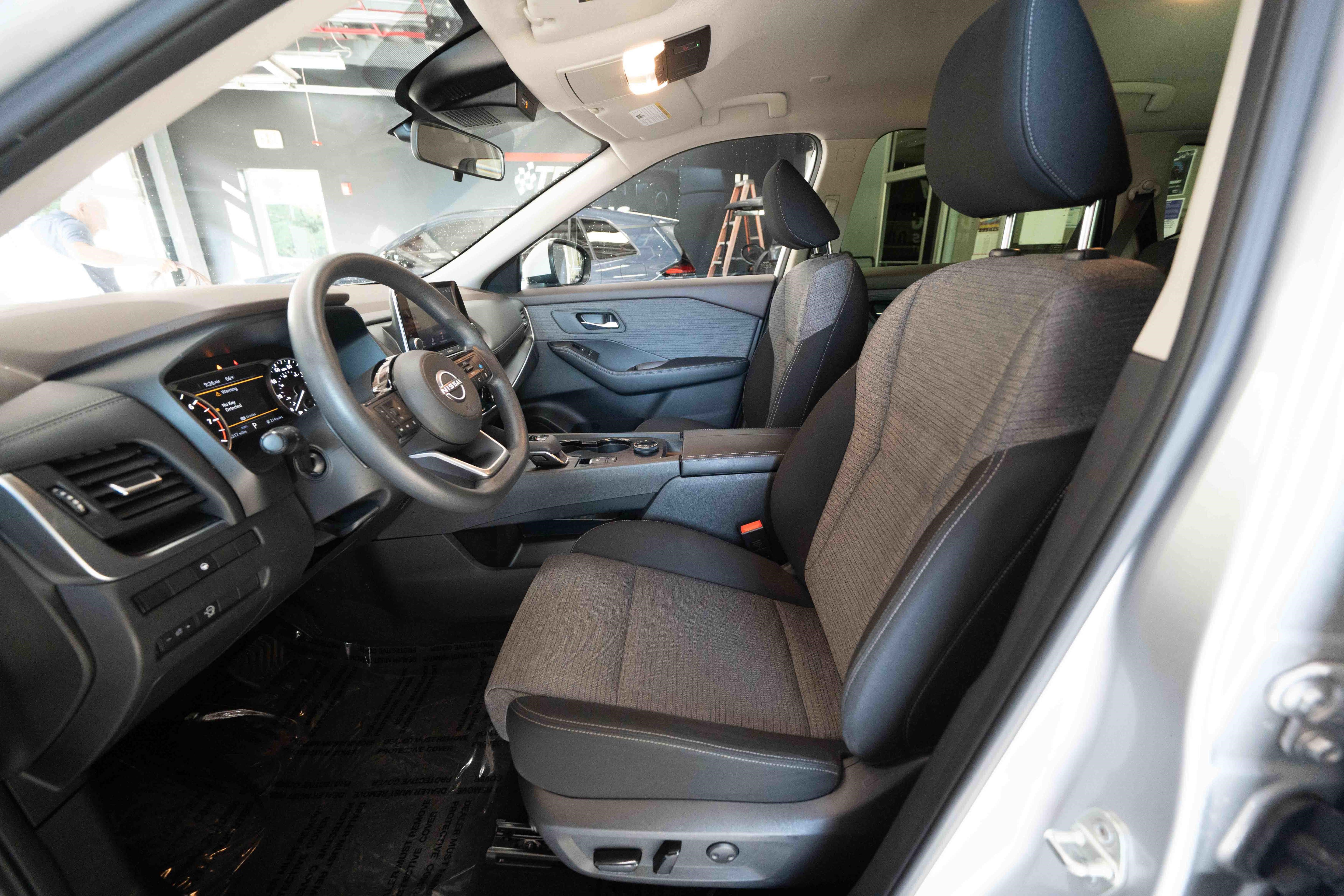 Used 2023 Nissan Rogue SV AWD/4WD image 9