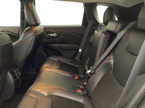 Used 2020 Jeep Cherokee Trailhawk w/ Comfort/Convenience Group image 18