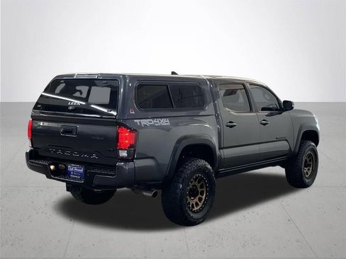 Used 2019 Toyota Tacoma TRD Off-Road image 10