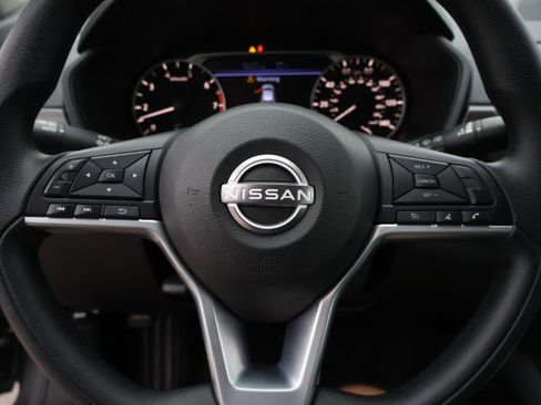 Used 2025 Nissan Altima 2.5 SV image 34