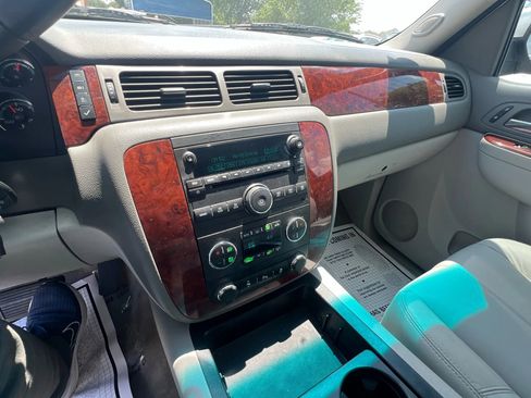 Used 2014 Chevrolet Tahoe LT w/ Luxury Package image 16