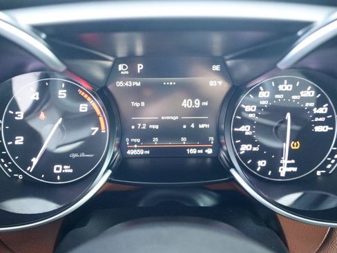 Used 2018 Alfa Romeo Giulia Ti Sport w/ Quick Order Package 22U Sport RWD image 18