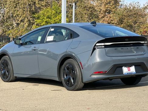New 2026 Toyota Prius Plug-In Hybrid FWD image 6