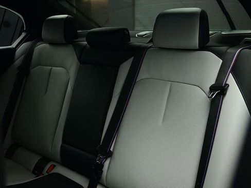 Used 2025 BMW M5 w/ Carbon Package image 61