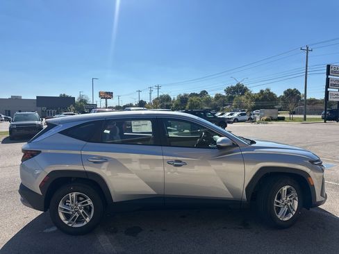 New 2026 Hyundai Tucson SE image 9