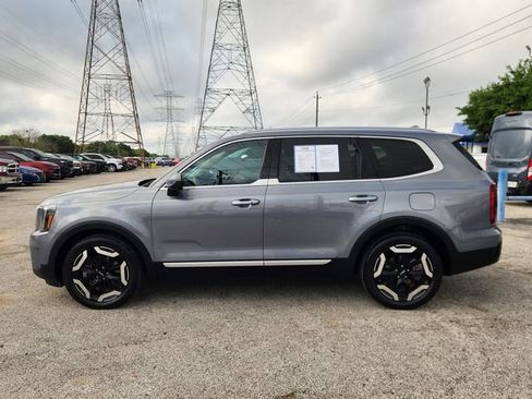 Used 2025 Kia Telluride S FWD image 4
