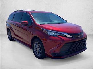 Used 2023 Toyota Sienna LE FWD video 3