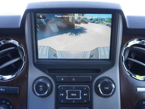 Used 2015 Ford F250 Lariat w/ Lariat Interior Package AWD/4WD image 14