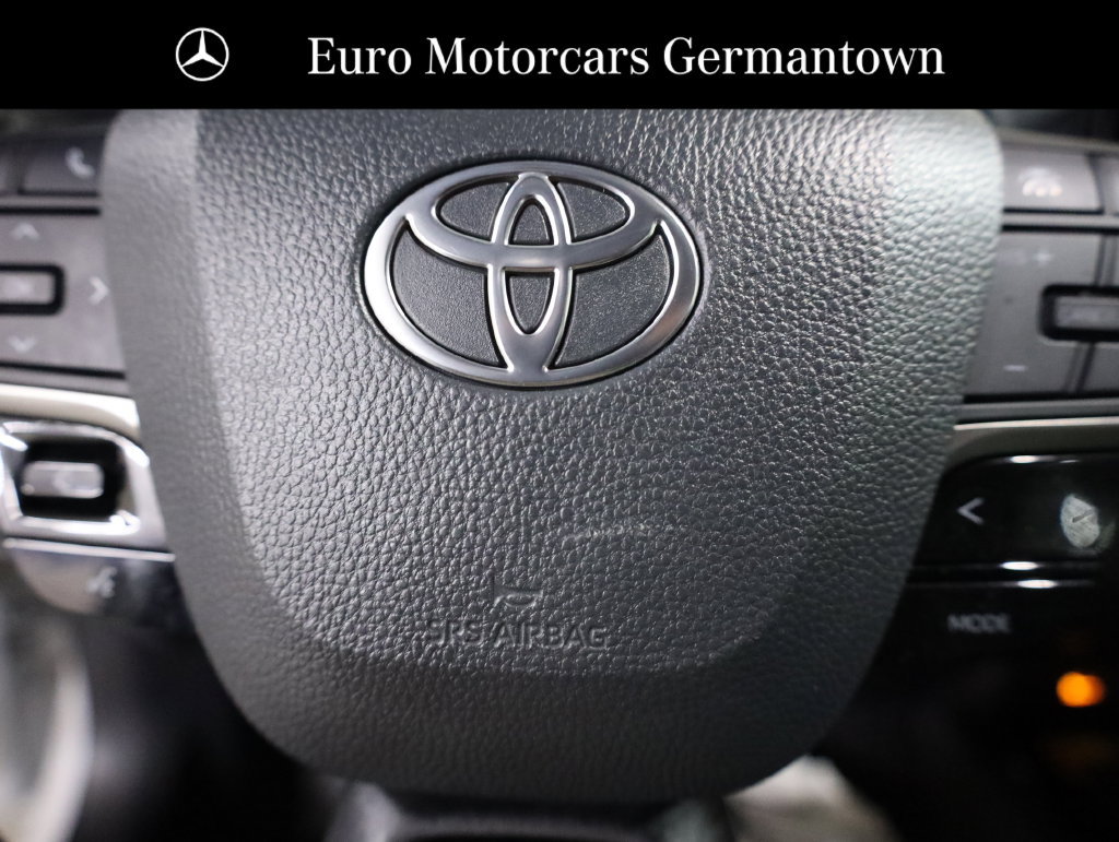 Used 2025 Toyota Camry XSE FWD image 12