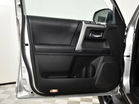 Used 2019 Toyota 4Runner SR5 Premium image 17