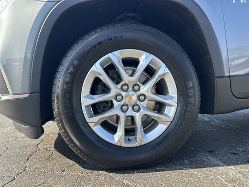 Used 2021 Chevrolet Traverse LT image 12