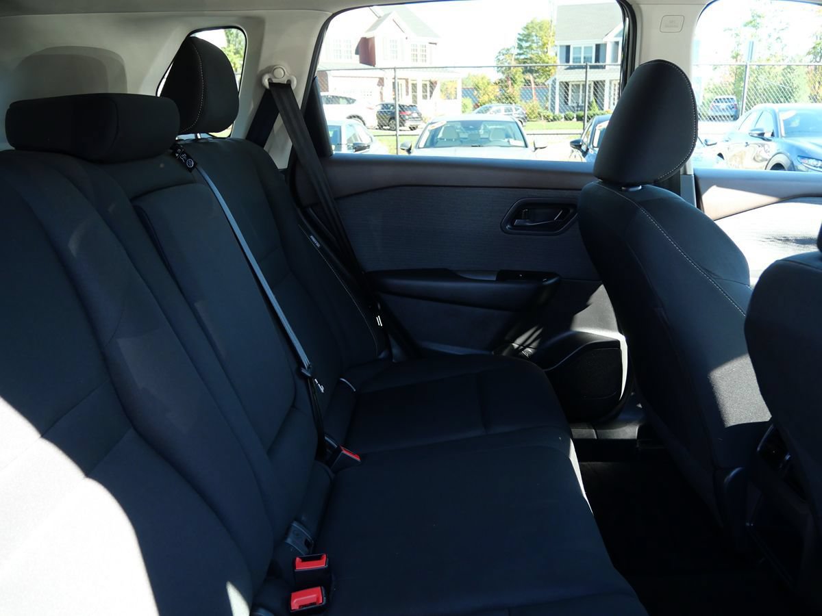 Used 2023 Nissan Rogue S AWD/4WD image 28