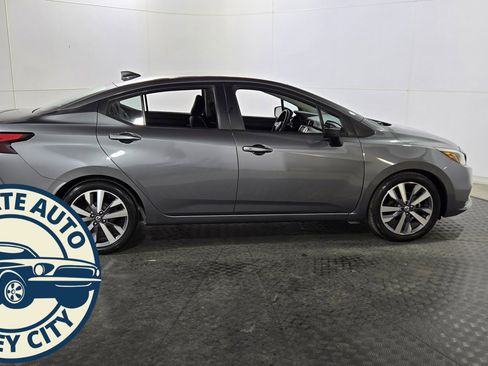 Used 2020 Nissan Versa SR image 8