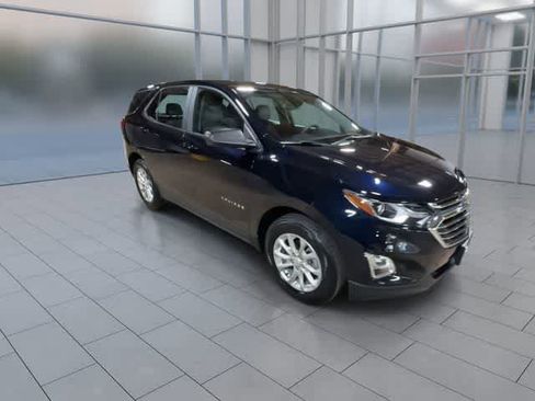 Used 2021 Chevrolet Equinox LS AWD/4WD image 2