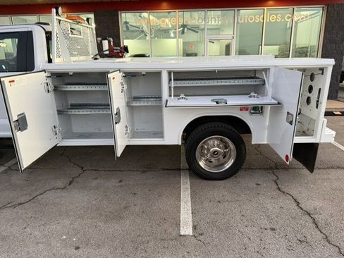 Used 2022 Ford F550 4x4 Regular Cab Super Duty image 12