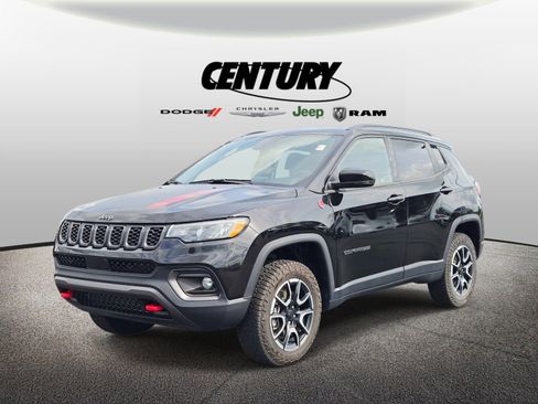 Used 2024 Jeep Compass Trailhawk AWD/4WD image 9
