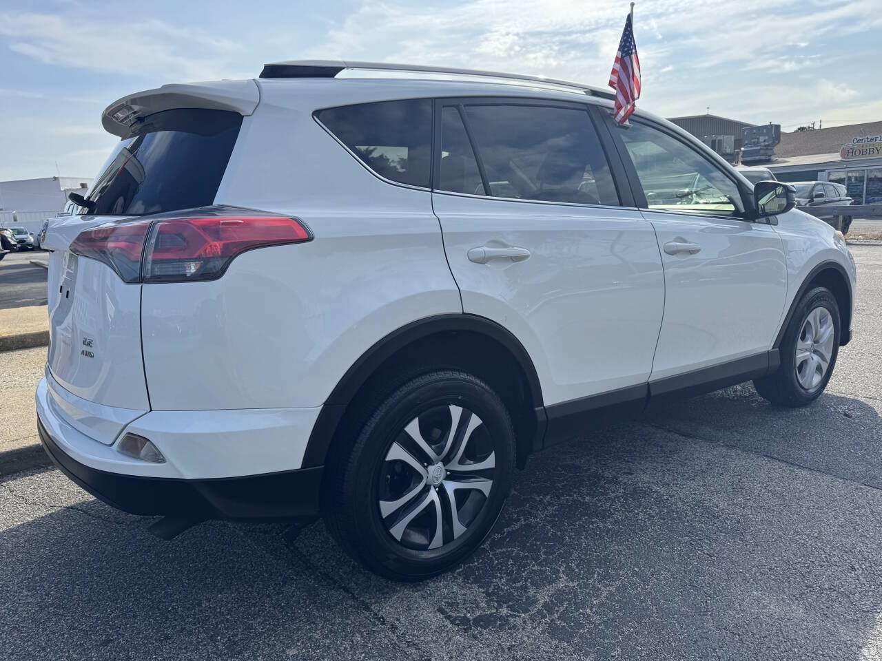 Used 2016 Toyota RAV4 LE AWD/4WD image 10