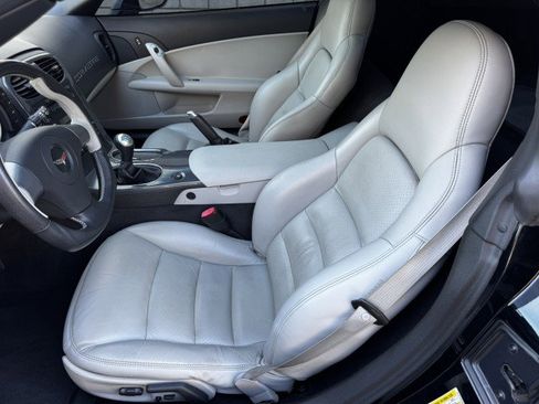 Used 2006 Chevrolet Corvette Coupe w/ Performance Package image 8