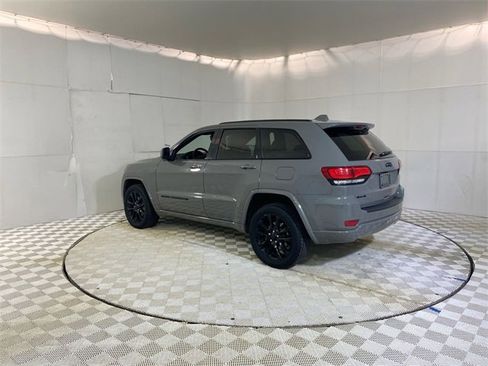 Used 2022 Jeep Grand Cherokee Laredo X image 19