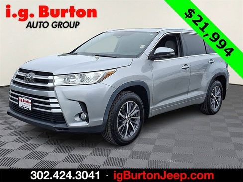 Used 2017 Toyota Highlander XLE image 3
