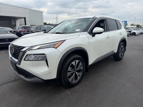 Used 2023 Nissan Rogue SV AWD/4WD image 4