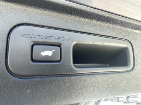 Used 2025 Honda Pilot EX-L image 9