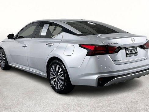 Used 2024 Nissan Altima 2.5 SV FWD image 17