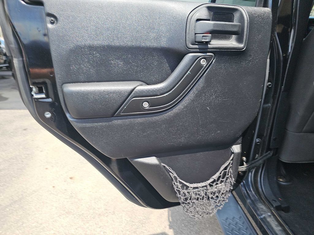 Used 2014 Jeep Wrangler Unlimited Rubicon w/ Connectivity Group AWD/4WD image 47